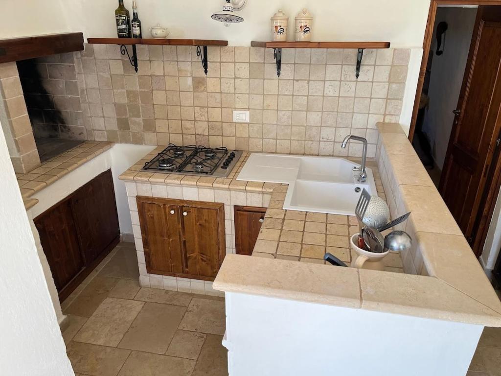 Casa Giuliveto - Charmantes Ferienhaus Mit Privatpool In Olivenhain Ostuni Luaran gambar