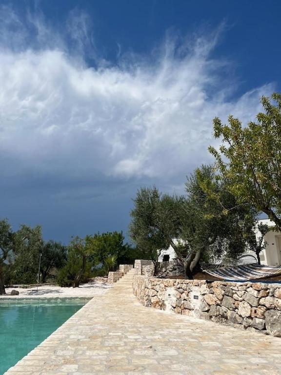 Casa Giuliveto - Charmantes Ferienhaus Mit Privatpool In Olivenhain Ostuni Luaran gambar