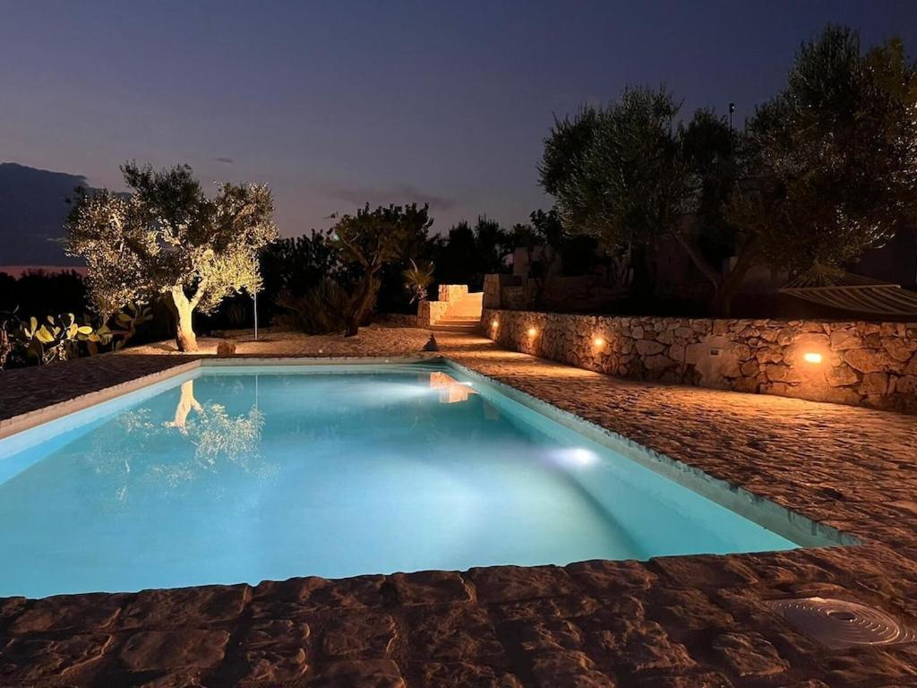 Casa Giuliveto - Charmantes Ferienhaus Mit Privatpool In Olivenhain Ostuni Luaran gambar