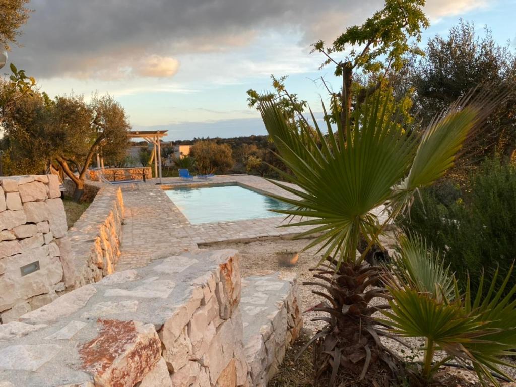 Casa Giuliveto - Charmantes Ferienhaus Mit Privatpool In Olivenhain Ostuni Luaran gambar