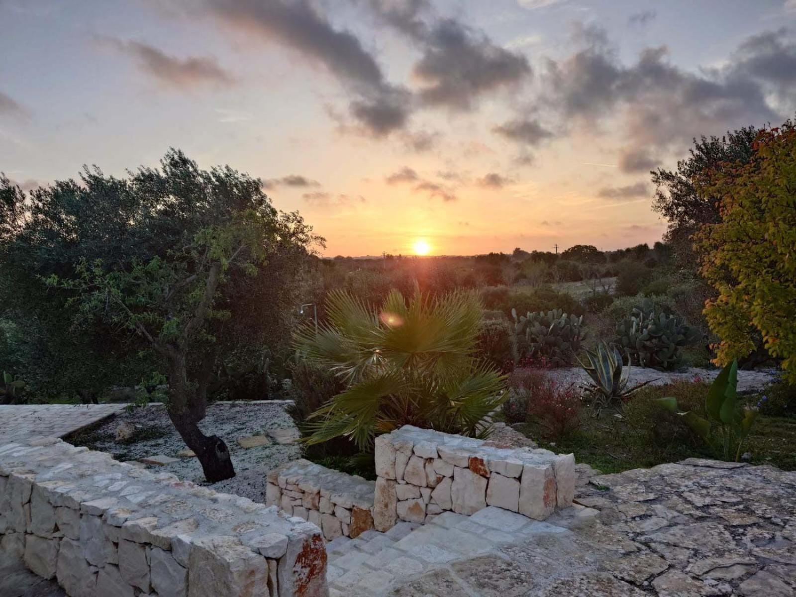 Casa Giuliveto - Charmantes Ferienhaus Mit Privatpool In Olivenhain Ostuni Luaran gambar